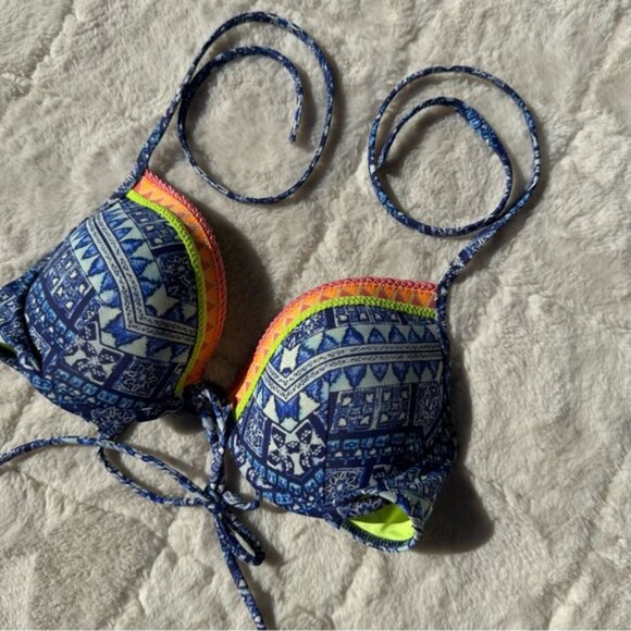 Victoria's Secret | Blue Tribal Embroidered The Fabulous Bikini Top | Size 34B - Picture 4 of 10